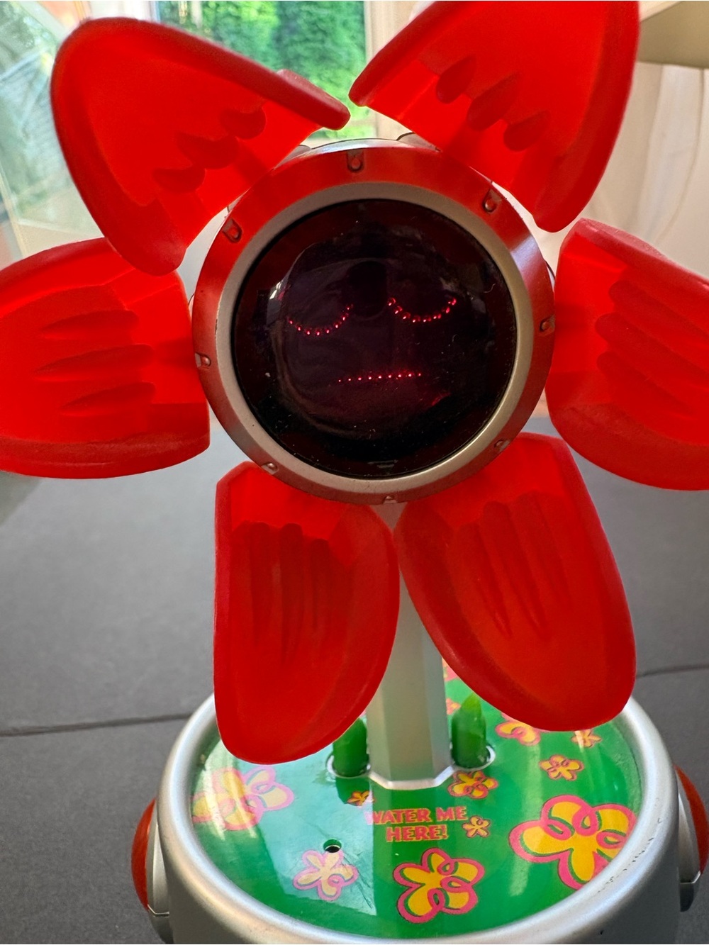 Petal-Chi by Robotic Flower Tiger Vintage Y2K Red Flower Toy Works no Can
